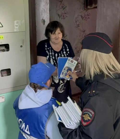 В селе Среднее Девятово поздравили пожилых жителей
