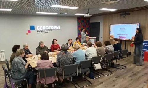 Өлкәннәр ункөнлегендә район мәдәният йортының иҗат коллективларында катнашучыларны котладылар