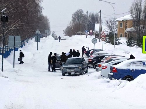 Сегодня в Лаишеве столкнулись два автомобиля марки Lada