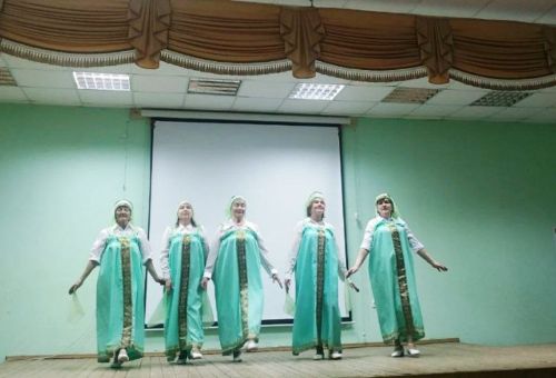 Мужской праздник зажёг зал: песни, танцы и слёзы благодарности