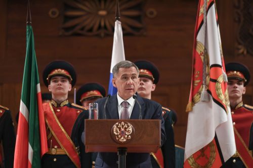 Обращение Раиса Республики Татарстан Р.Н. Минниханова по случаю Дня защитника Отечества