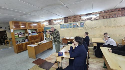 Участник СВО преподал мастер-класс учащимся Лаишевского района