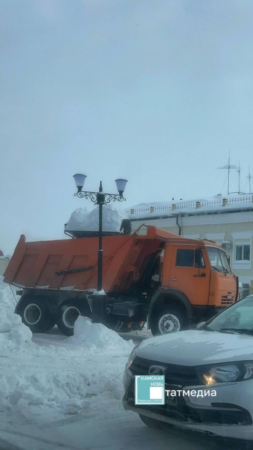 Лаишево борется со снегопадом: коммунальные службы в действии