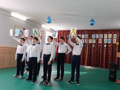 Күңелле стартлар һәм концерт: Ташкирмән мәктәбендә 8 март көнен ничек билгеләп үттеләр