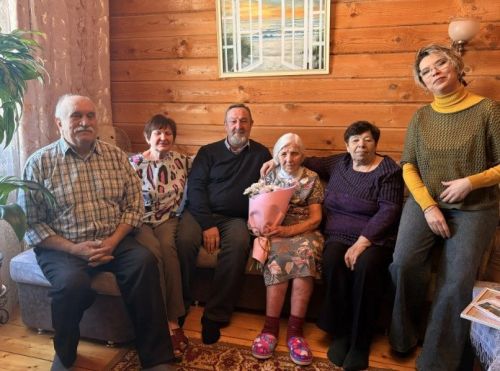 Юбилей: Вера Абросимова посвятила жизнь труду и семье