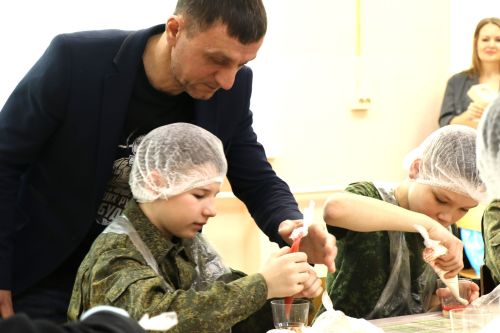 Дети героев готовят сладкую Победу