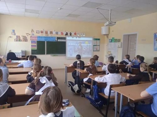 «Разговоры о важном»: школьники узнали о важности заводов для страны