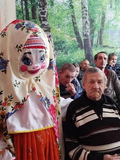 Балалар орденының йөрәк җылысы: Игелек концерты ялгыз өлкәннәрне сөендерде