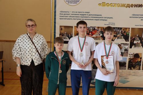 Победители и призеры шахматного турнира в Лаишевском детском доме