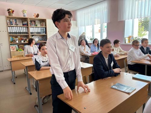 Якутия педагогларының Лаешның 2 нче мәктәбендәге стажировкасы: тәҗрибә алмашу һәм мәдәни ачышлар