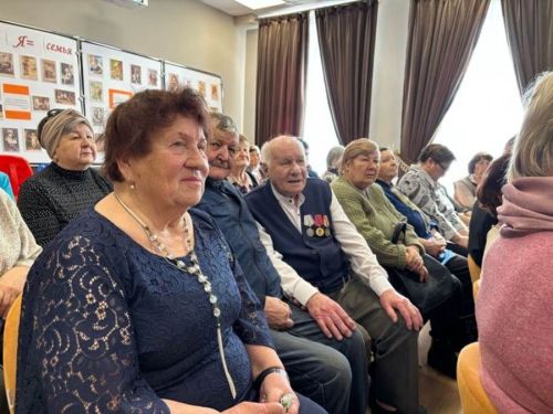 «Мин — автор»: шигърият күңелләрне берләштерде