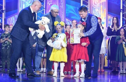 «Созвездие-Йолдызлык» фестиваленең якты мизгелләре: өченче урын белән котлауларны кабул итү