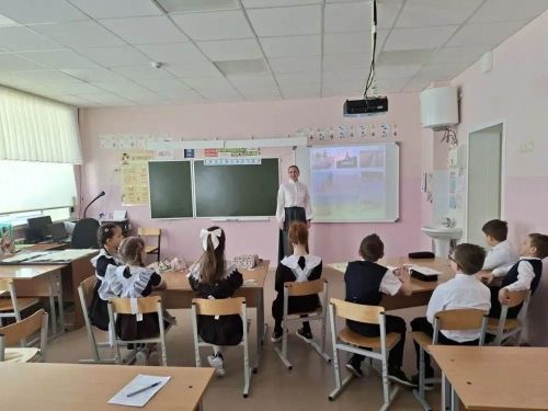 Якутия педагогларының Лаешның 2 нче мәктәбендәге стажировкасы: тәҗрибә алмашу һәм мәдәни ачышлар