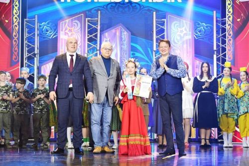 «Созвездие-Йолдызлык» фестиваленең якты мизгелләре: өченче урын белән котлауларны кабул итү