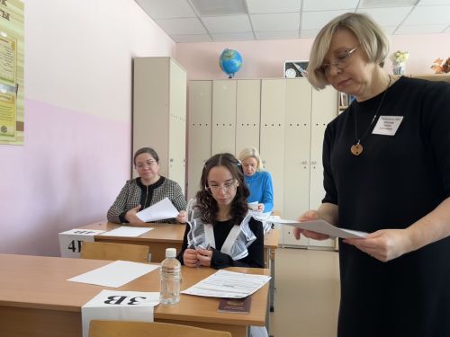 Родители и школьники Лаишево вместе сдали пробный экзамен