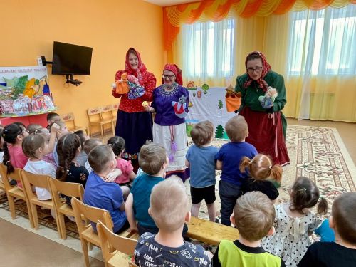 Сегодня — День театра