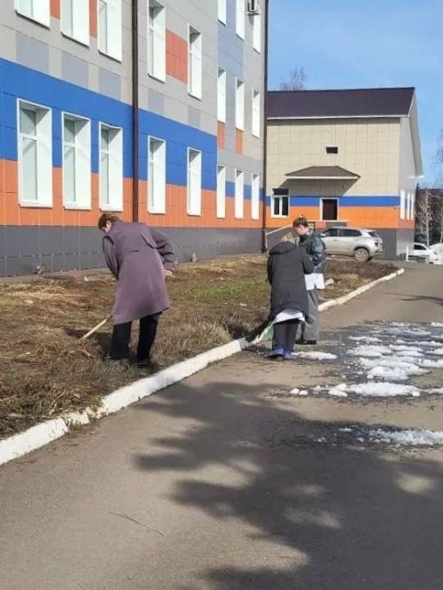 Весенняя уборка в Лаишево: жители объединились для чистоты родного города