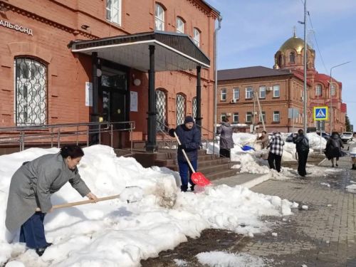 Весенняя уборка в Лаишево: жители объединились для чистоты родного города