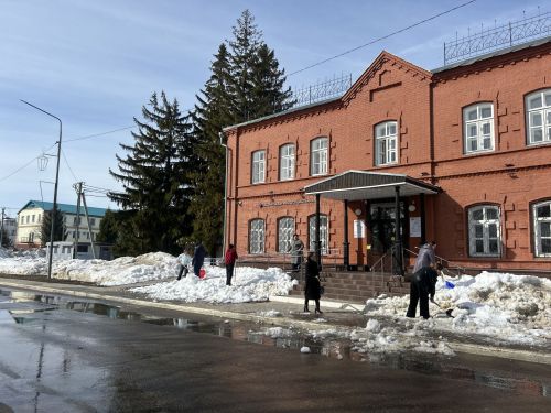 Лаишево просыпается: сотрудники Клиентской службы внесли свой вклад в чистоту и благоустройство
