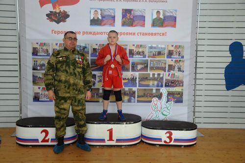 Награждение победителей турнира по самбо в честь памяти самбистов - воспитанников Лаишевского детского дома