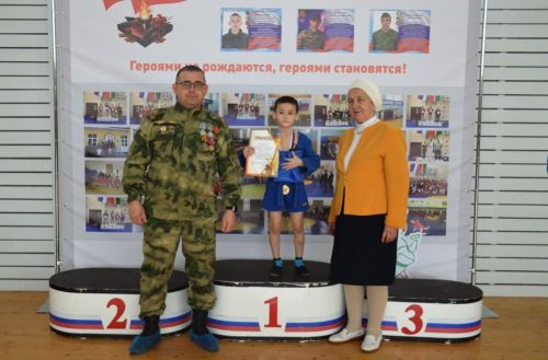 Награждение победителей турнира по самбо в честь памяти самбистов - воспитанников Лаишевского детского дома