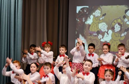 В Лаишевской школе №2 чествовали Год единства народов России
