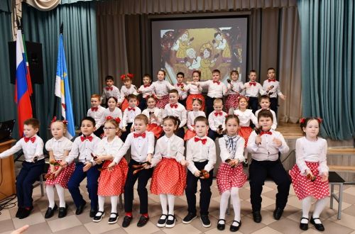 В Лаишевской школе №2 чествовали Год единства народов России