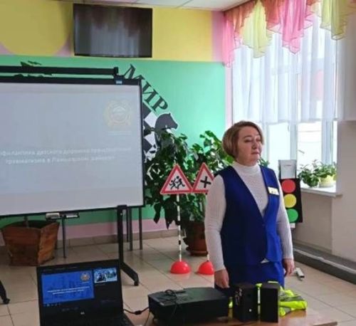 Куркынычсызлык юлы: Атабай урта мәктәбендә укучылар «Засветись»та яктырдылар