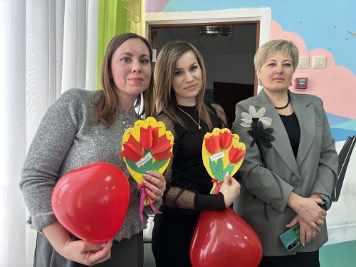 В детском саду «Берёзка» ребята подарили мамам и бабушкам весенний праздник