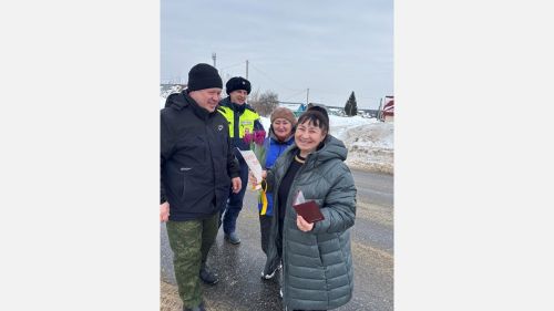 Лаишево в честь 8 Марта встречает автоледи с тюльпанами и теплом