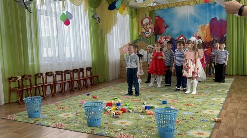В детском саду «Берёзка» ребята подарили мамам и бабушкам весенний праздник