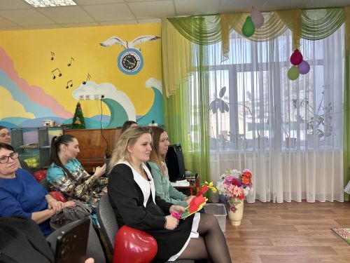 В детском саду «Берёзка» ребята подарили мамам и бабушкам весенний праздник