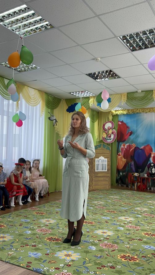В детском саду «Берёзка» ребята подарили мамам и бабушкам весенний праздник