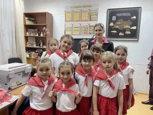 «Для любимых и единственных»: теплый концерт к 8 Марта в Среднедевятовском СДК тронул сердца!