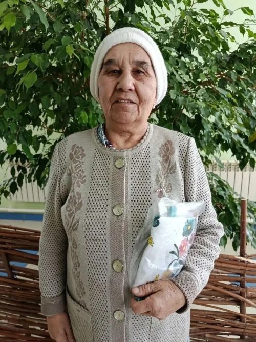 Лаишевские социальные работники поздравили своих подопечных с первым праздником весны