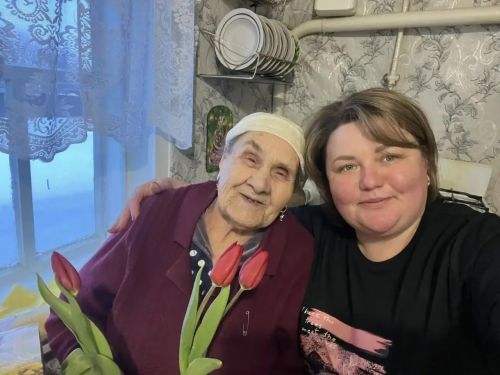 Лаишевские социальные работники поздравили своих подопечных с первым праздником весны