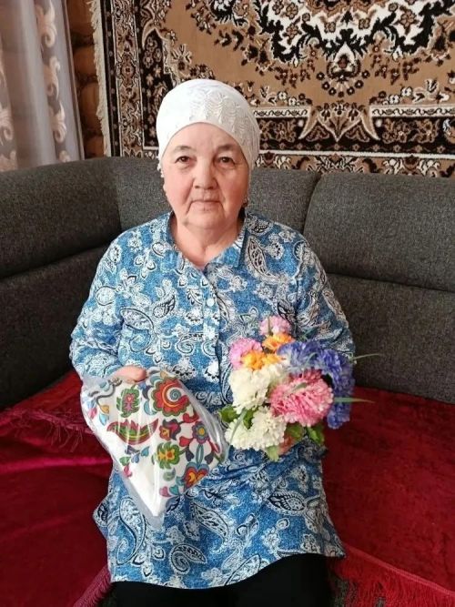 Лаишевские социальные работники поздравили своих подопечных с первым праздником весны
