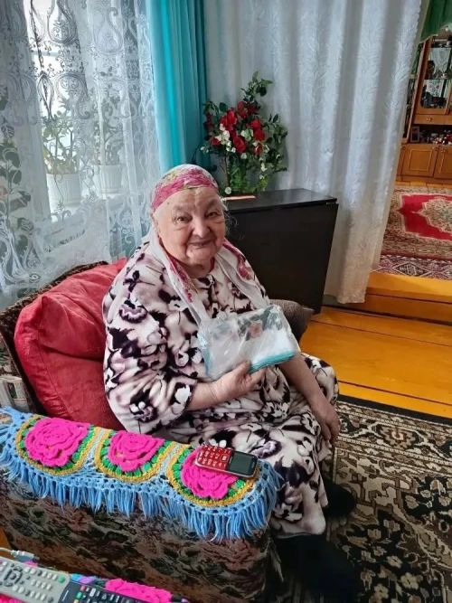Лаишевские социальные работники поздравили своих подопечных с первым праздником весны