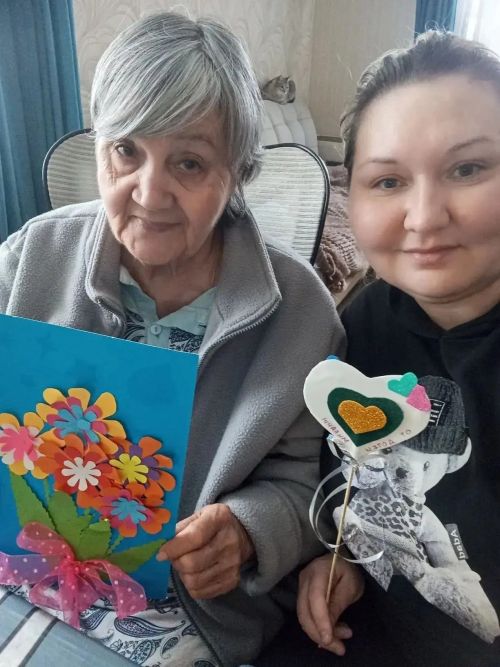 Лаишевские социальные работники поздравили своих подопечных с первым праздником весны
