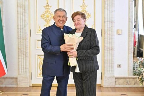Казан Кремлендә Татарстан хатын-кызларын котладылар