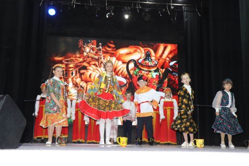 Район мәдәният йорты сәхнәсендә Лаеш районы мәктәп театрлары көч сынашты