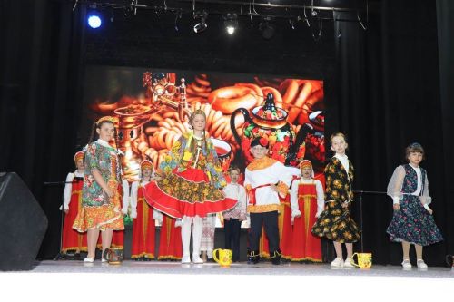 Район мәдәният йорты сәхнәсендә Лаеш районы мәктәп театрлары көч сынашты