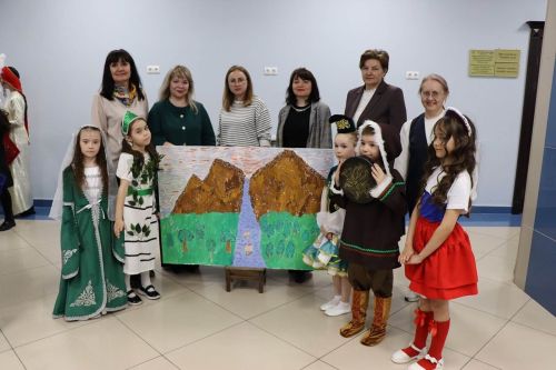 Район мәдәният йорты сәхнәсендә Лаеш районы мәктәп театрлары көч сынашты