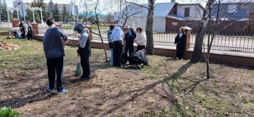 Субботник в Лаишевской школе №2: вместе за чистоту и порядок