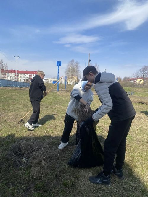 Субботник в Лаишевской школе №2: вместе за чистоту и порядок