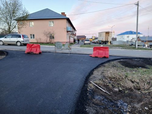 Благоустройство двора на Чернышевского: новый асфальт и цветы к лету
