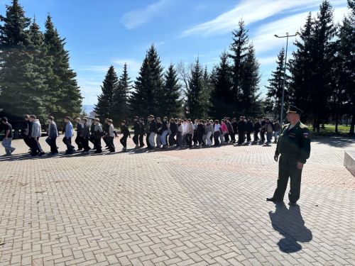 Будущие защитники: в Парке Победы началась подготовка к маршу.