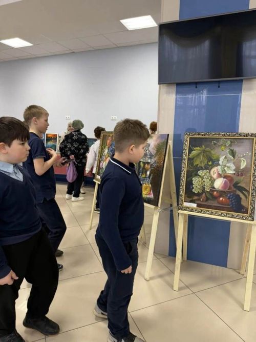 «Төсләрдә тормыш гармониясе»: Елена Дильмеева күргәзмәсе — җан белән сәнгать диалогы