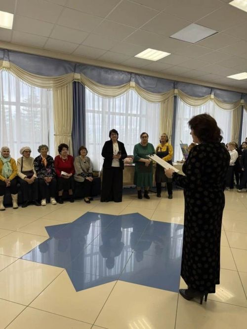 «Төсләрдә тормыш гармониясе»: Елена Дильмеева күргәзмәсе — җан белән сәнгать диалогы