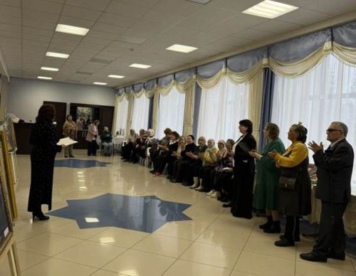 «Төсләрдә тормыш гармониясе»: Елена Дильмеева күргәзмәсе — җан белән сәнгать диалогы